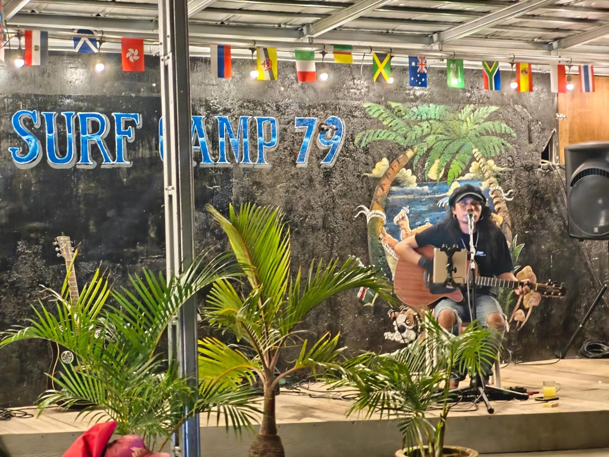 Отель Surf Camp 79 Kuta  Экстерьер фото