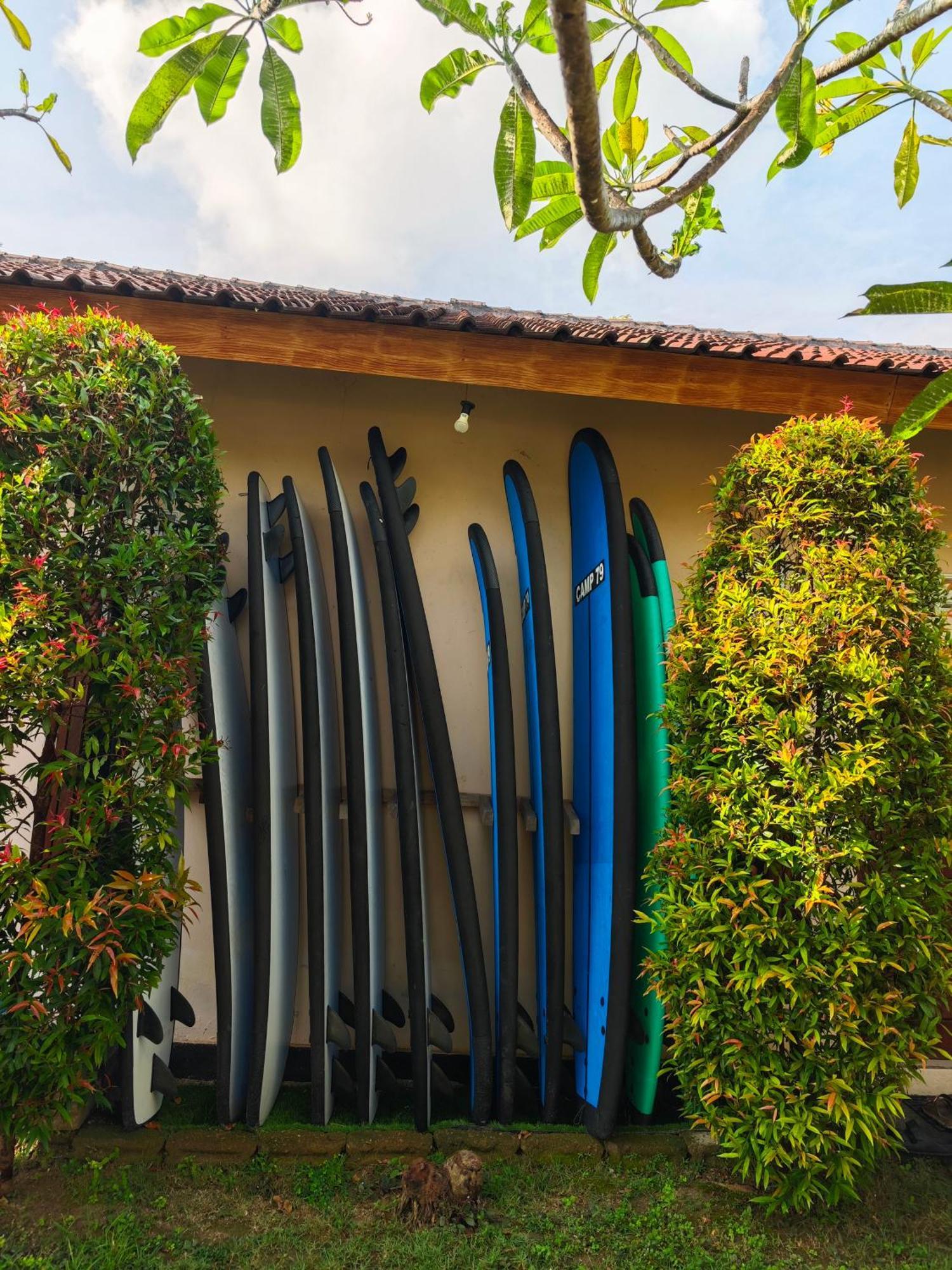 Отель Surf Camp 79 Kuta  Экстерьер фото