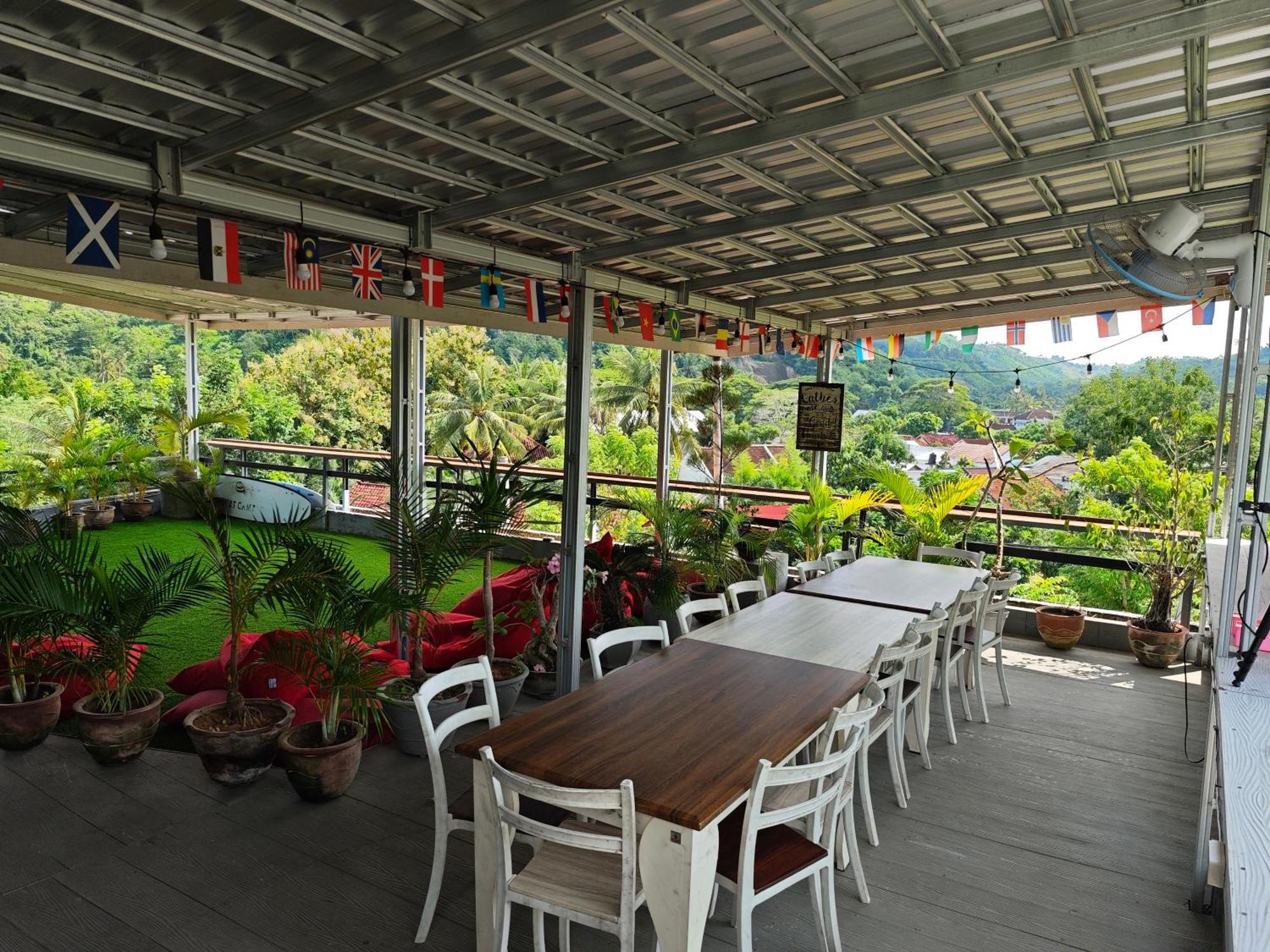Отель Surf Camp 79 Kuta  Экстерьер фото