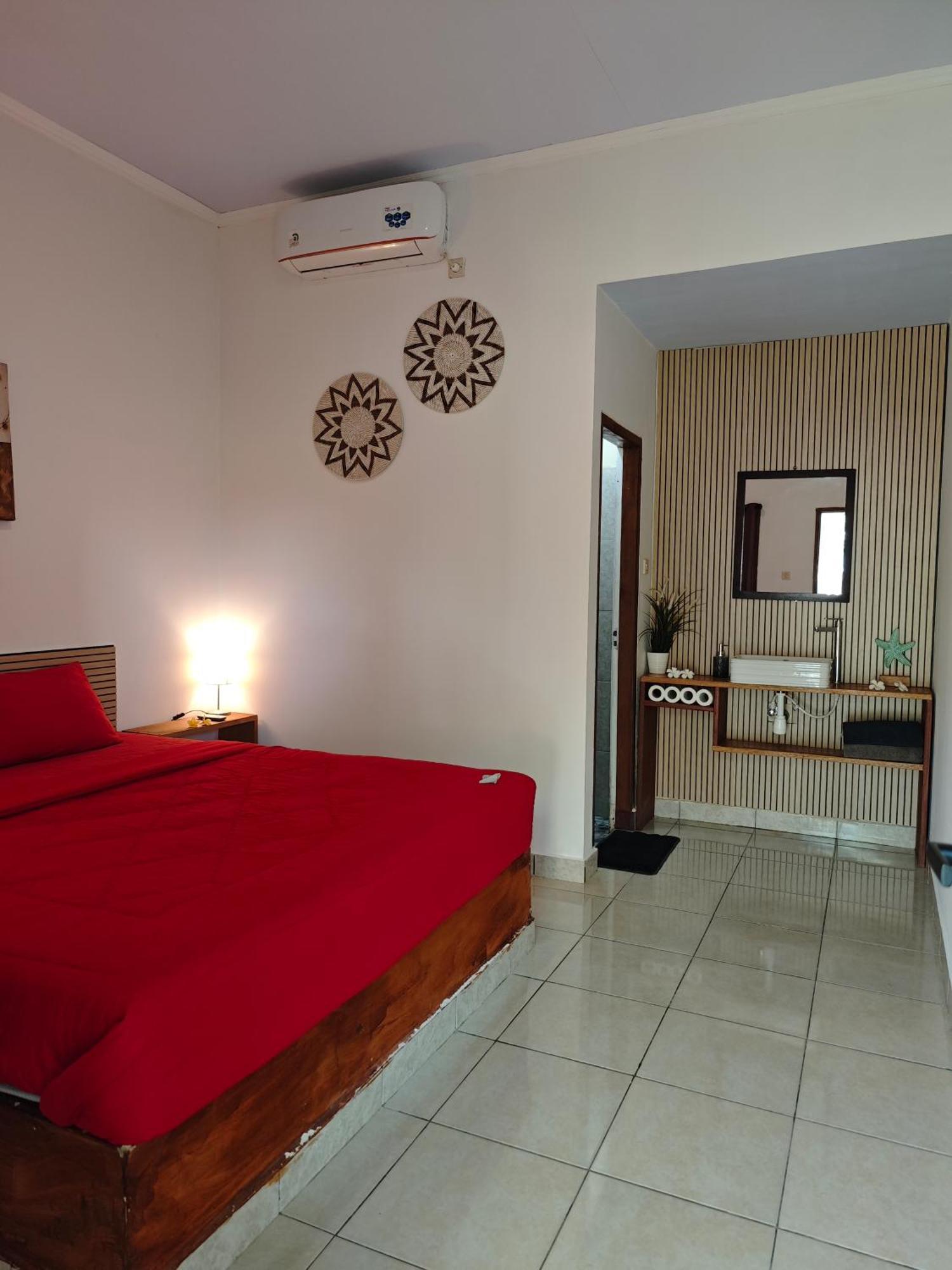 Отель Surf Camp 79 Kuta  Номер фото