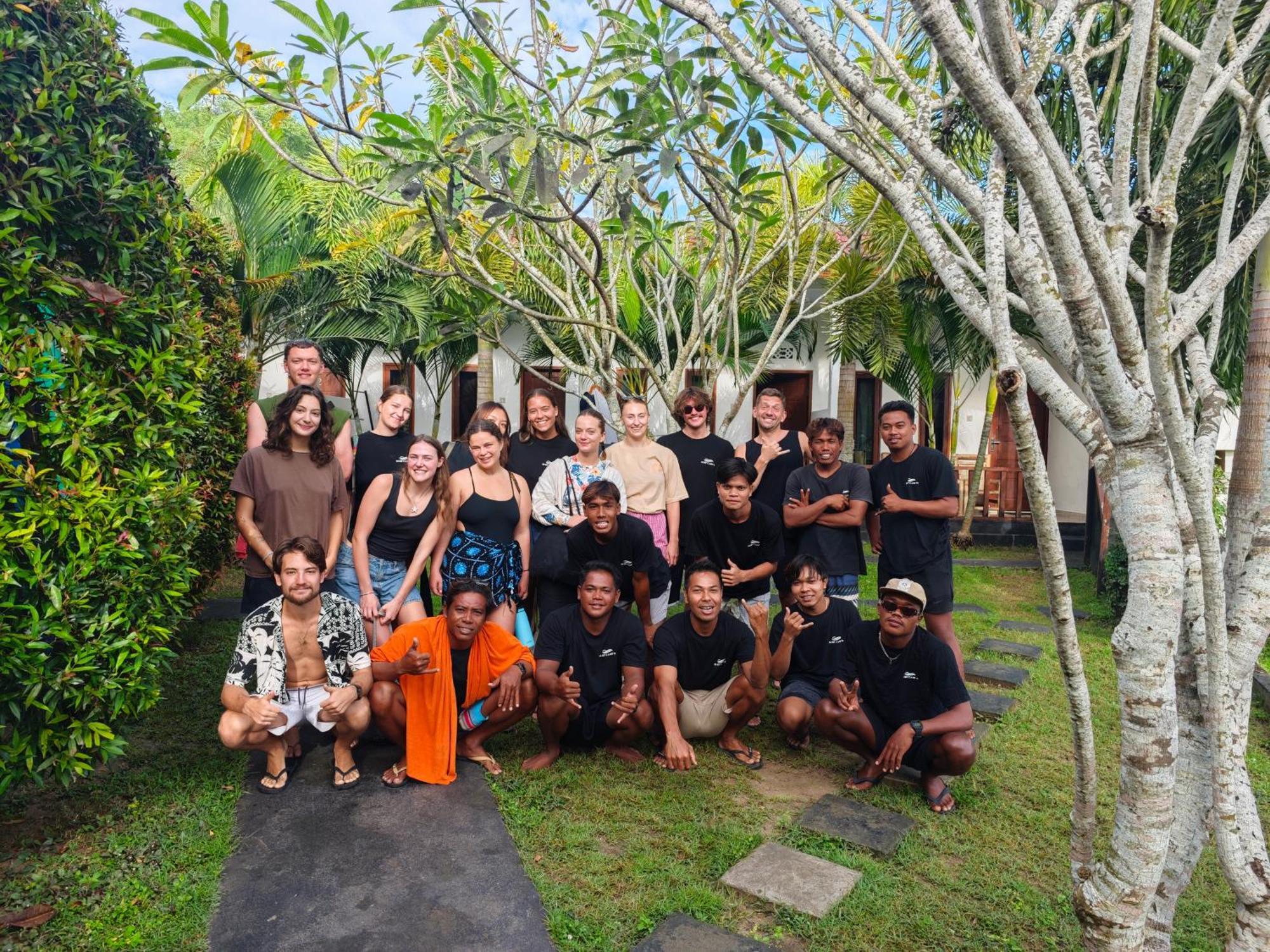 Отель Surf Camp 79 Kuta  Экстерьер фото