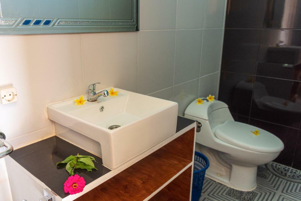 Отель Surf Camp 79 Kuta  Экстерьер фото