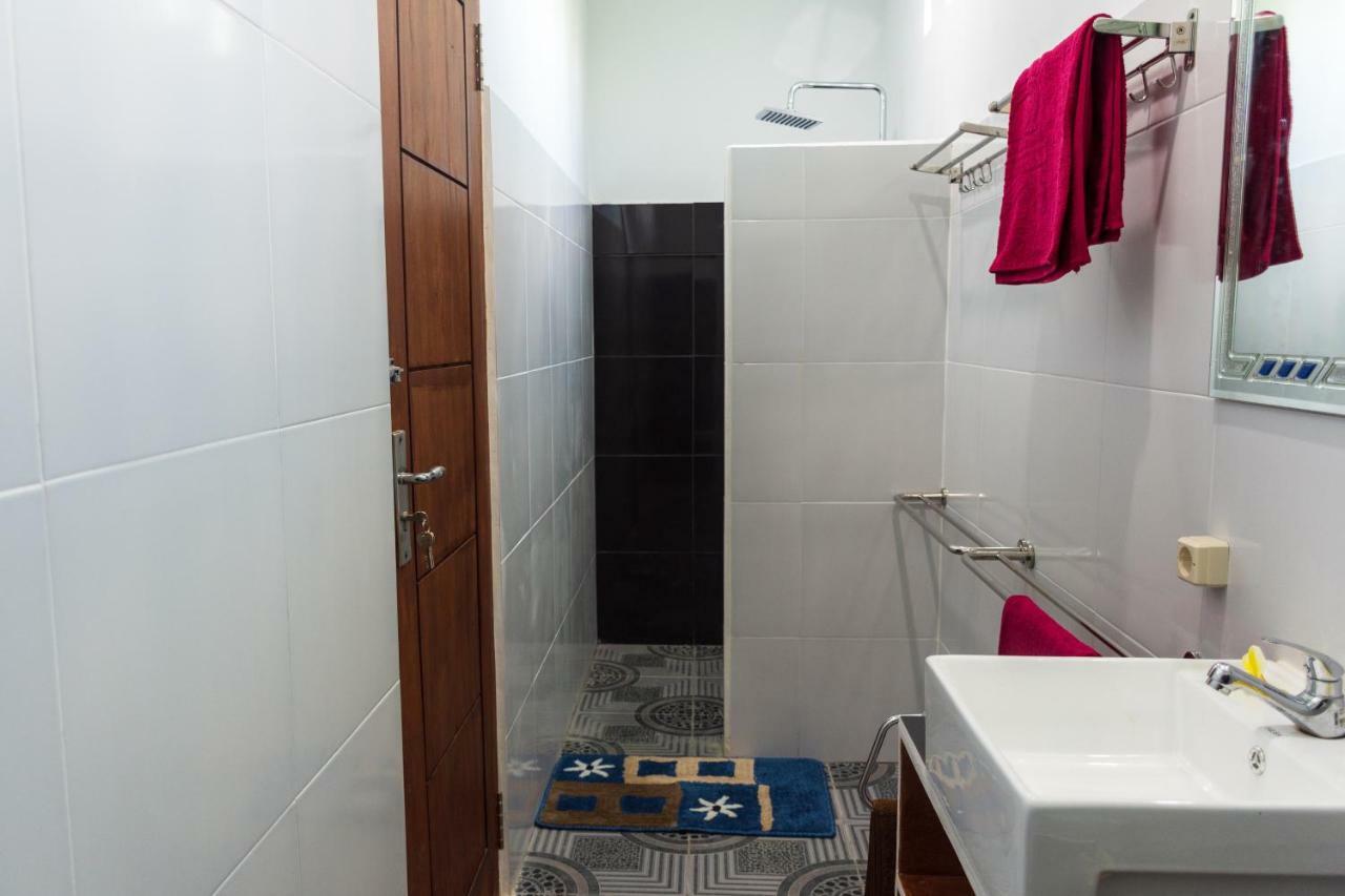 Отель Surf Camp 79 Kuta  Экстерьер фото