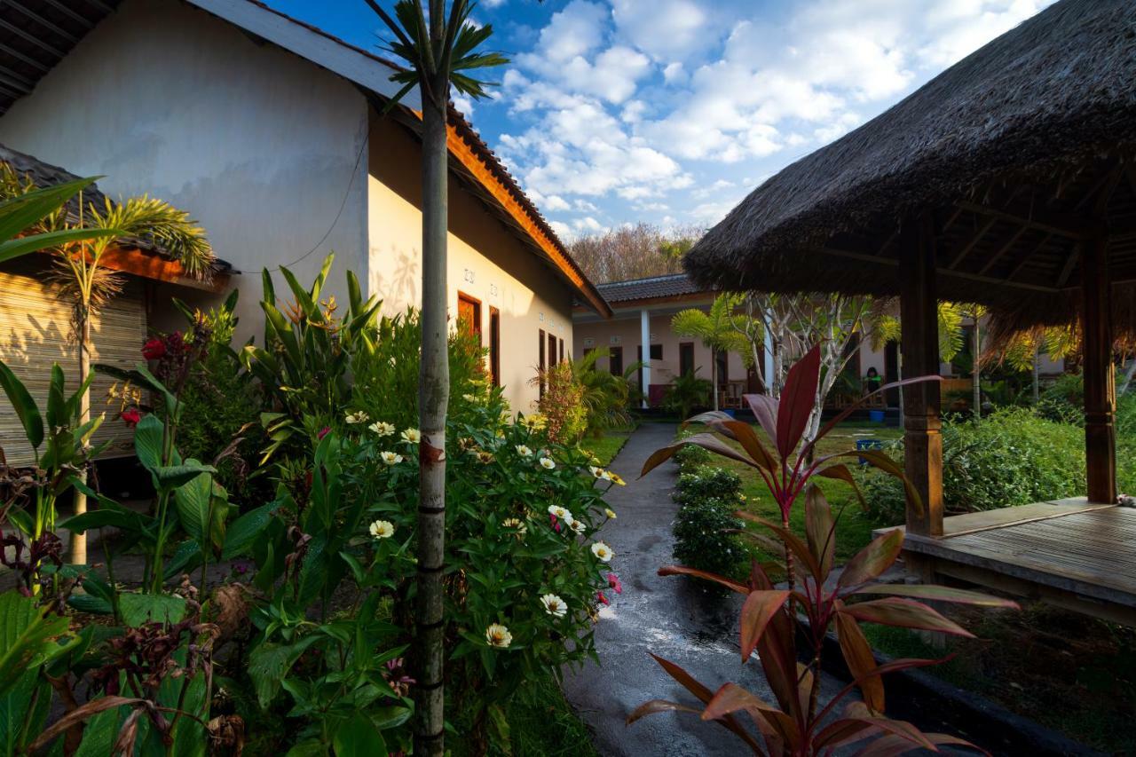 Отель Surf Camp 79 Kuta  Экстерьер фото